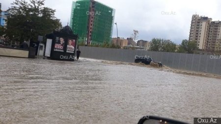 Bakı suyun altında qaldı