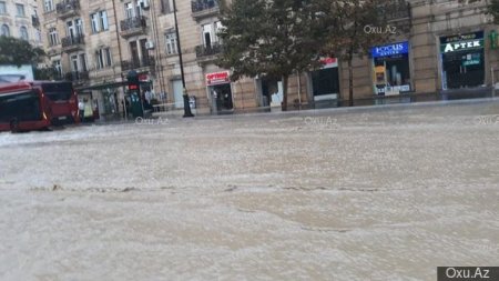 Bakı suyun altında qaldı