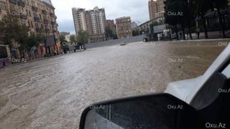 Bakı suyun altında qaldı