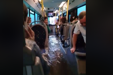 “Baku Bus”ı da su basdı