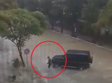 Bakıda “Gelendwagen” sürücüsündən insanlıq dərsi