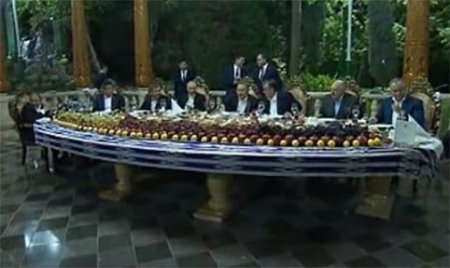 İlham Əliyevlə Nikol Paşinyan ayaqüstü söhbətləşdi