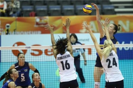 Qadın voleybolçularımız DÇ-yə məğlubiyyətlə başladı
