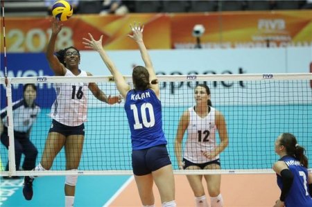 Qadın voleybolçularımız DÇ-yə məğlubiyyətlə başladı