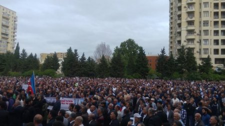 Bakıda Qarabağ mitinqi keçirilir : Aksiyaya türk tələbələr də qatılıb