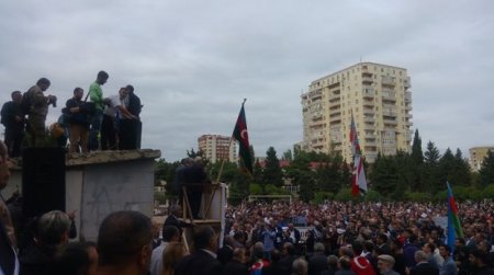 Bakıda Qarabağ mitinqi keçirilir : Aksiyaya türk tələbələr də qatılıb