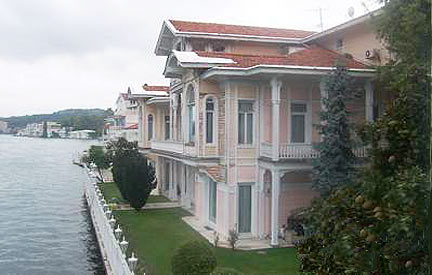Azərbaycanlı zənginlər Bosfor sahillərində tarixi villalar alır Azərbaycanlı zənginlər Bosfor sahillərində tarixi villalar alır