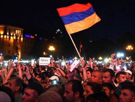 Paşinyan Ermənistanda əksinqilab barədə bəyanat verdi