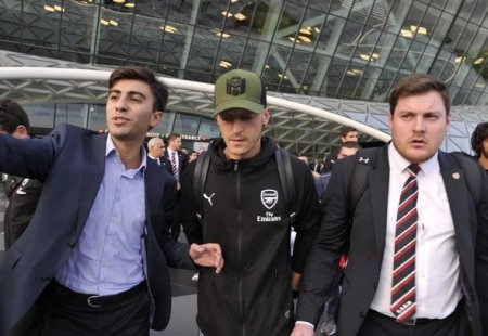 Özil Azərbaycan dilində paylaşım etdi