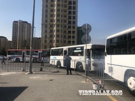 “Elə sürətlə sürdü ki, ayaq üstə dayanmış cavan oğlan yıxıldı, oturacağı sındırdı”