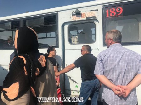 “Elə sürətlə sürdü ki, ayaq üstə dayanmış cavan oğlan yıxıldı, oturacağı sındırdı”