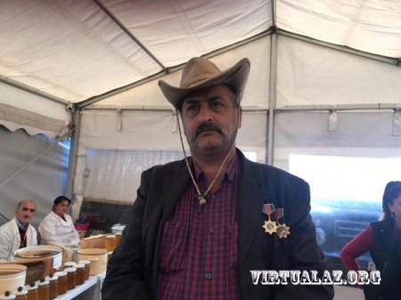 Tofiq Bəhramov adına Respublika Stadionu: meydana arıçılar çıxır