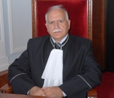 Konstitusiya Məhkəməsinin hakimi İsa Nəcəfov həmkarlarının dollar krediti qərarına etiraz etdi