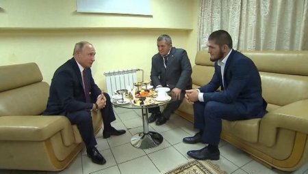 Putin Həbib Nurməhəmmədov və atası ilə görüşdü