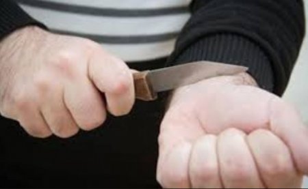 20 məhbusun biləyini kəsdiyi bildirilir