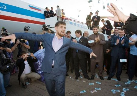Kadırov Makronla Paşinyanı rəqs festivalına dəvət etdi