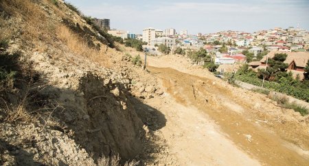 Badamdarda sürüşmənin üst hissəsində uçqunlar baş verib
