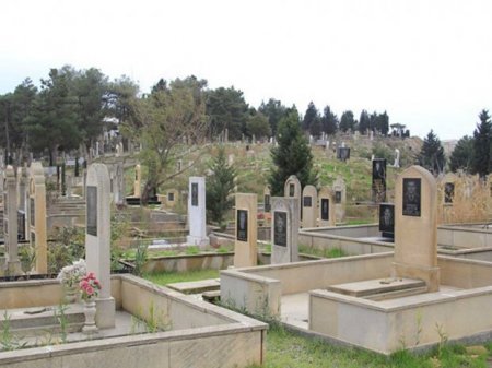 Mübariz Qurbanlı: “Ailə məzarlığı”na son qoyulacaq