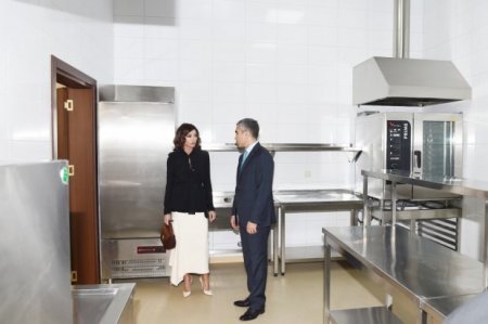 Mehriban Əliyeva Bakıda 11 saylı xüsusi təhsil məktəbinin yeni binasının açılışında iştirak edib