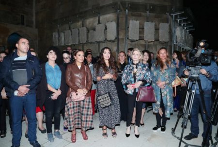 Leyla Əliyeva “Şirvanşahlar irsi dünya muzeylərində” sərgisinin açılışında iştirak edib