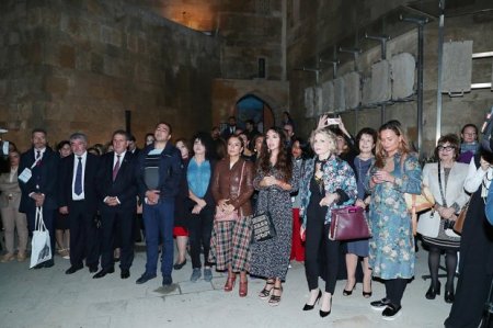 Leyla Əliyeva “Şirvanşahlar irsi dünya muzeylərində” sərgisinin açılışında iştirak edib