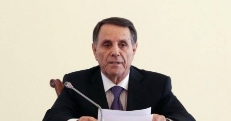 Novruz Məmmədov 3 vəzifəli şəxsi işdən çıxardı