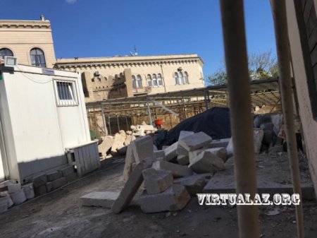 İçərişəhərin Qala divarına bitişik obyekt tikilir?