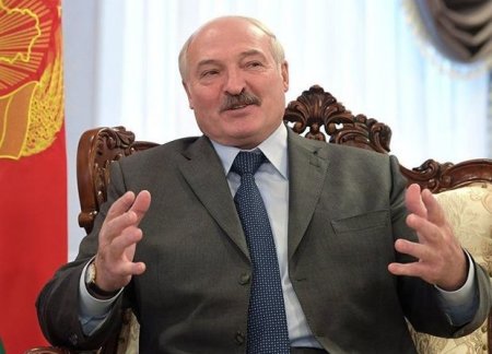 Lukaşenko Belarusda noyabrın 7-nin qeyd olunmasını izah etdi