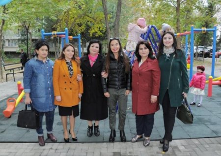 Leyla Əliyeva “Bizim həyət” layihəsi çərçivəsində növbəti tədbirlərdə iştirak edib