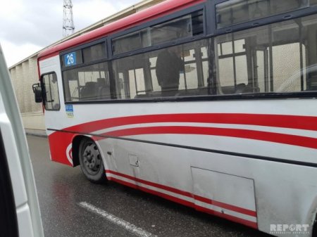 Bakıda hərəkətdə olan sərnişin avtobusunun təkəri yerindən çıxdı