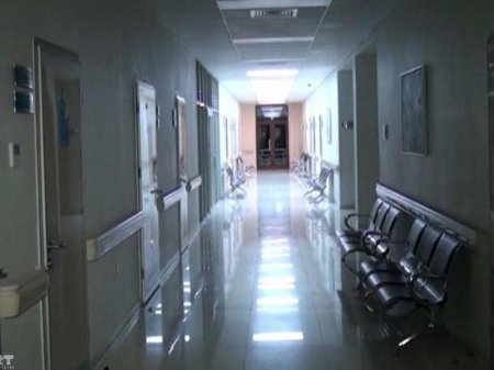 Sumqayıtda 25 yaşlı usta şadlıq evində yıxılaraq ölüb