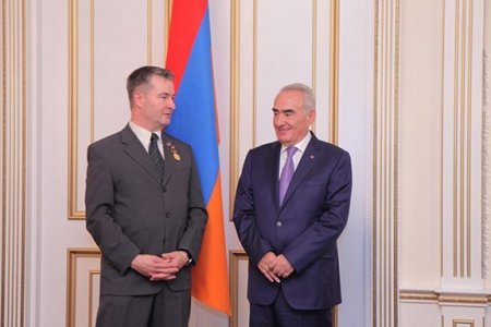 Merkeli müşayət edən və Bakıya buraxılmayan Veylerin erməni mafiyası ilə əlaqələri aşkarlandı