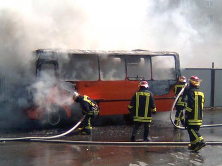 Bakıda avtobus yandı