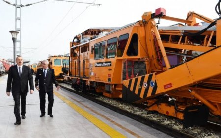 İlham Əliyev Sumqayıtdan Bakıya qatarla gəldi