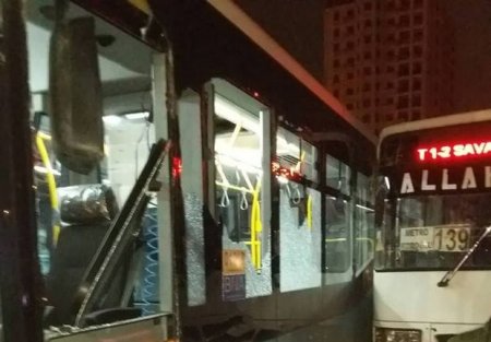 Bakıda iki avtobus toqquşdu
