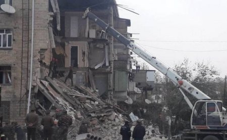 Gəncədə binada partlayış, dağıntılar altında qalanlar var