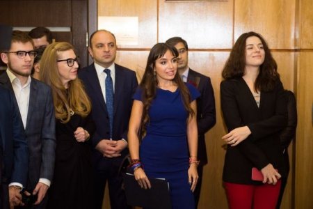 Leyla Əliyeva Moskvada Nəsiminin büstünün açılışında 