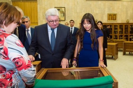 Leyla Əliyeva Moskvada Nəsiminin büstünün açılışında 