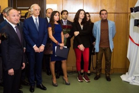 Leyla Əliyeva Moskvada Nəsiminin büstünün açılışında 