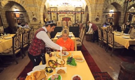 Bakıda 469 dollarlıq şam yeməyi!