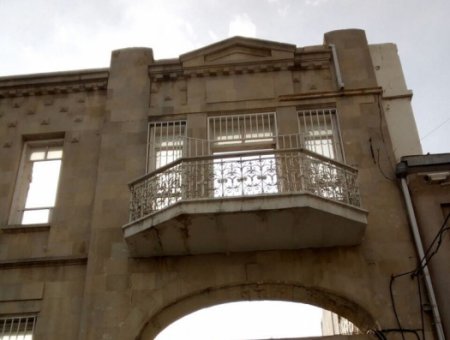 Bakıda daha bir arxitektura abidəsini məhv edirlər