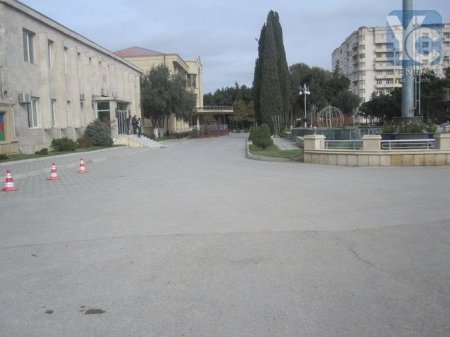 Bərbad yollar, sökülmüş səkilər, otağından çıxmayan icra başçısı…
