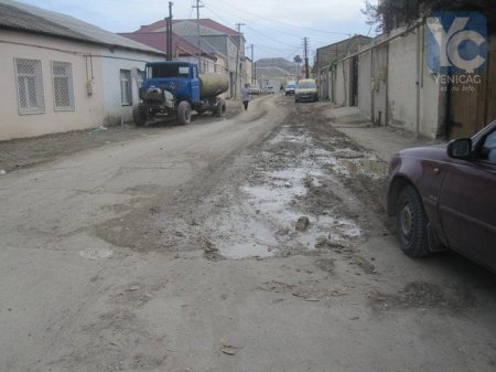 Bərbad yollar, sökülmüş səkilər, otağından çıxmayan icra başçısı…