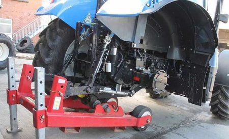 Əli traktorun altında qaldı, barmaqlarını itirdi