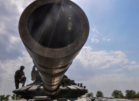 Rusiyada elektromaqnit toplu tank yaradılacaq