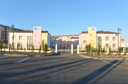 “Azərbaycanda hansısa kiçik şəhərcikdə uşaq bağçası tikiblər, bizim filarmoniyaya oxşayır...”