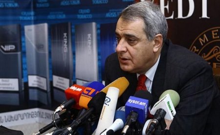 David Şahnazaryan: “Paşinyan Ermənistanı Qarabağ məsələsində güzəştlərə hazırlayır”