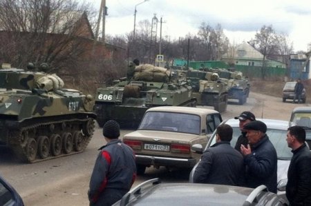 Rusiya sərhədə tankları yeridir, Putin telefon zənginə cavab vermir...