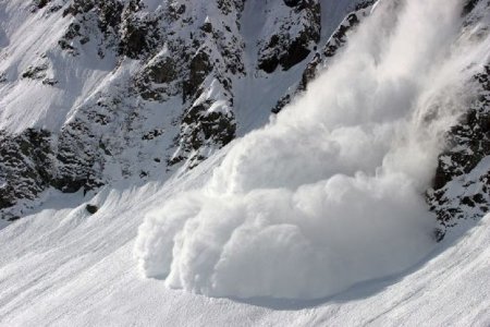 Erməni hərbçi qar uçqunu altında qaldı
