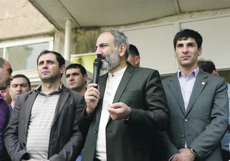 Paşinyan Çəmbərəkdən Qarabağ separatçılarını hədələdi
